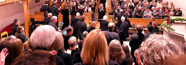 Blick vom Chor ins Kirchenschiff beim Weihnachtsoratorium am 6.12.2025 in der evang. Christuskirche in Bad Neustadt