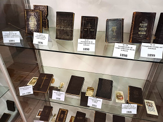 Orgelbaumuseum Gesangbuch-Vitrine