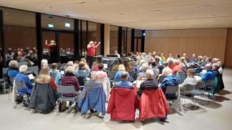 Die Evang. Kantorei Bad Neustadt an der Saale beim Proben für das Weihnachtsoratorium (Nov 2025)