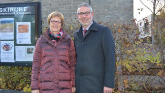 Beeindruckt zeigte sich Regionalbischöfin Gisela Bornowski von der vielfältigen Arbeit im evangelisch-lutherischen Dekanat Bad Neustadt. Drei Tage lang hat sie gemeinsam mit Dekan Dr. Matthias Büttner das Dekanat inspiziert. Foto: Stefan Kritzer 