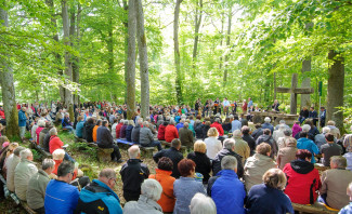 Gottesdienst an der "Pfingstwiese" bei Sondheim/Rhön an Christi Himmelfahrt