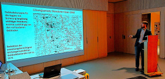 Diakon Maximilian Hubmann referiert bei der Dekanatssynode in Bad Neustadt am 17.10.2025.