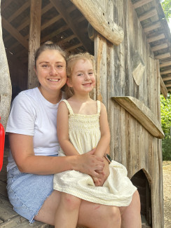 Sabrina Hahn und Tochter Mimi im Abenteuerland