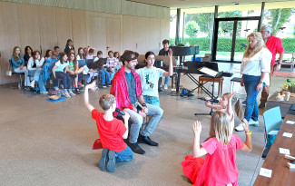 Szene "Verspottung Jesu" aus dem Kindermusical - am Probentag noch ohne Kostüme