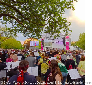 DEKT Hannover 2025 - Unzählige "Posaunenchörler" wirkten mit bei der Bläserserenade mit Nils Landgren und Band auf dem Opernplatz.